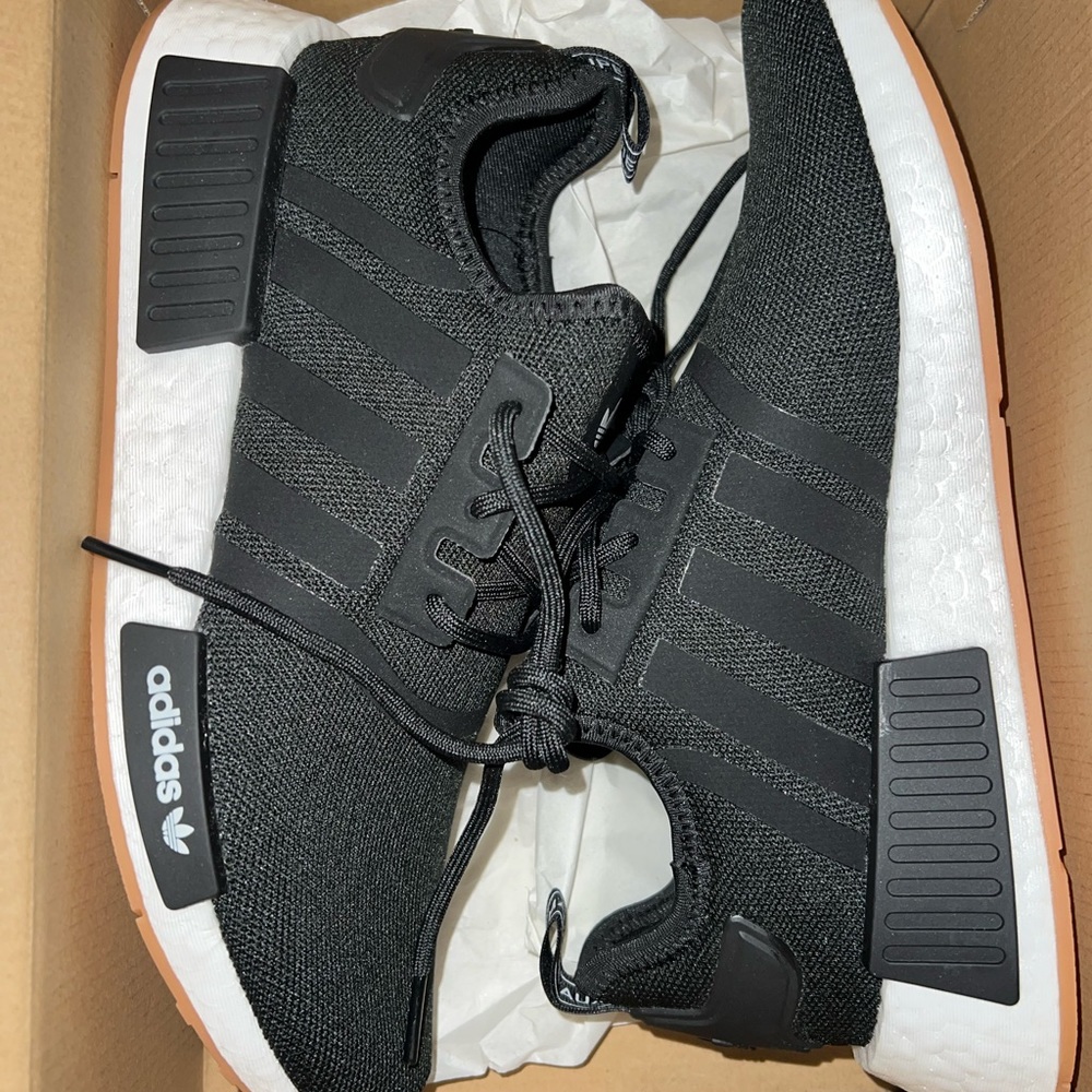 BRAND NEW adidas NMD_R1